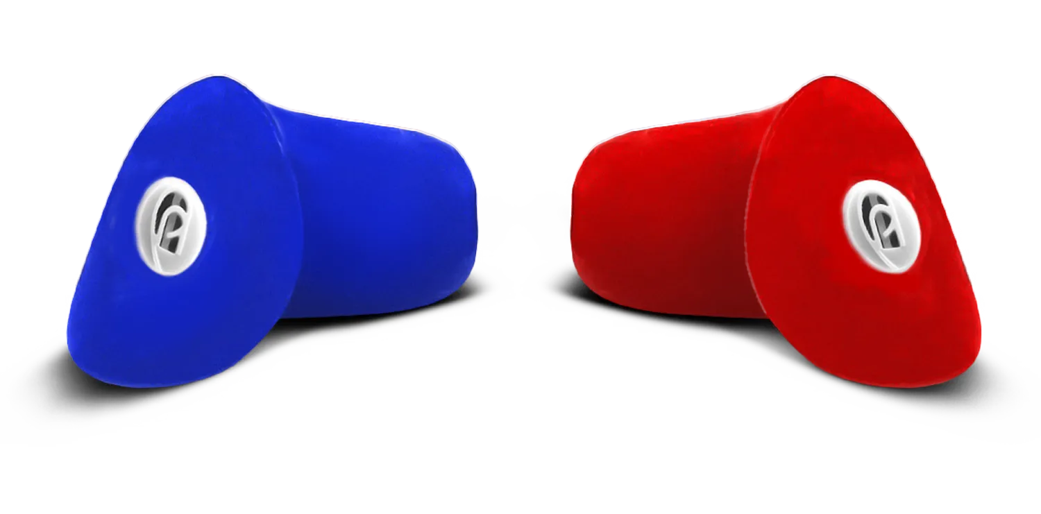 Oordoppen op maat in rood en blauw: rood voor rechts, blauw voor links